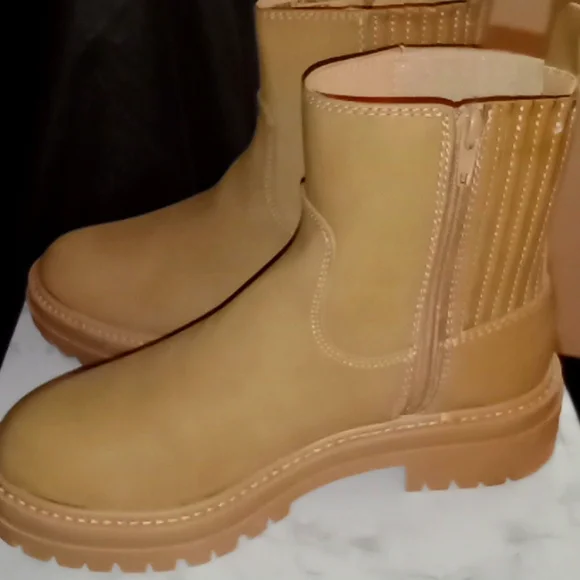 Fashion ankle boots 🥾😁 - Picture 3 of 8